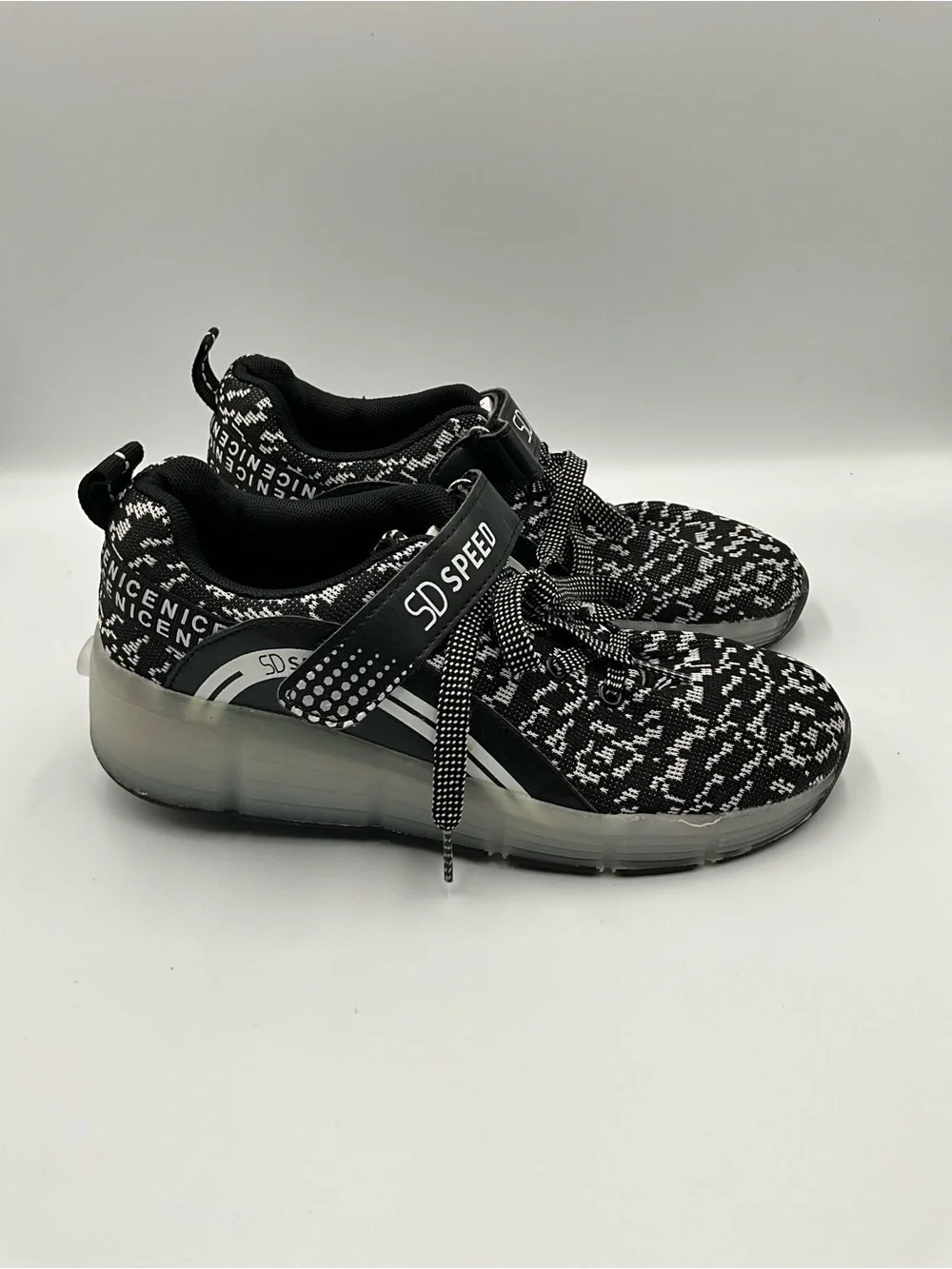 Kids Roller Skate Shoes Size 6.5 (39) Black & White Light-Up Sneakers